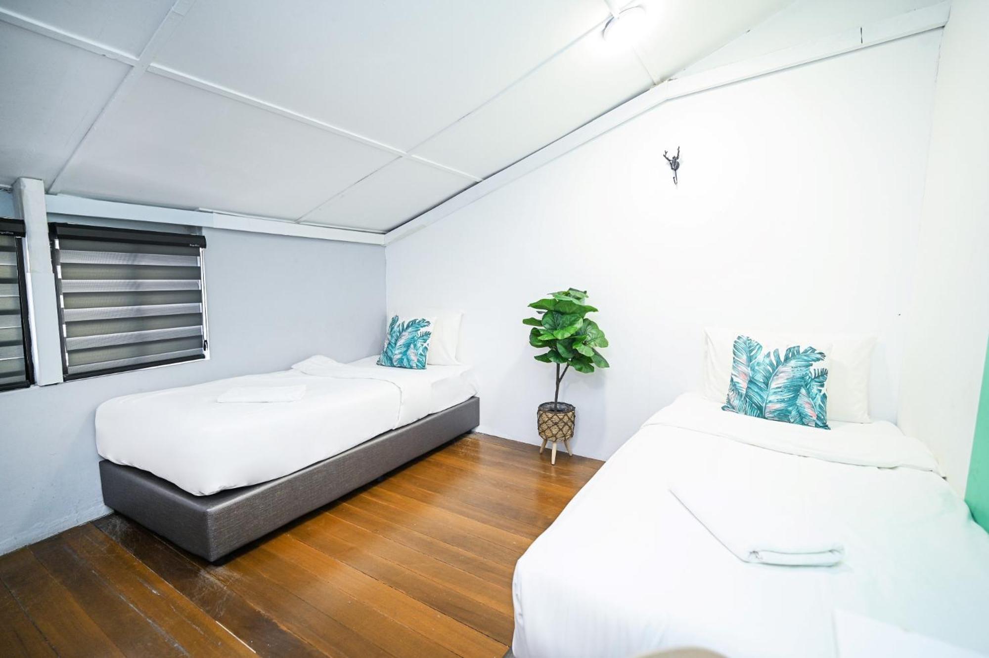 Swing & Pillows @ Beach Street George Town Bagian luar foto